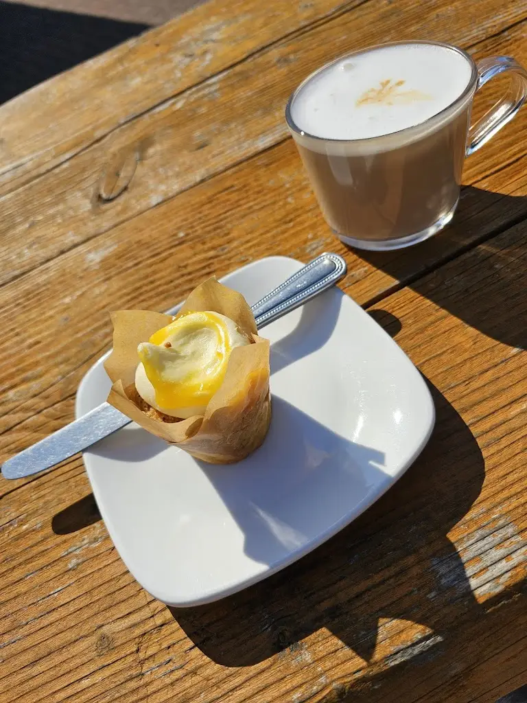 Paula Pinkney_Bijou by the Sea_Buckie_review