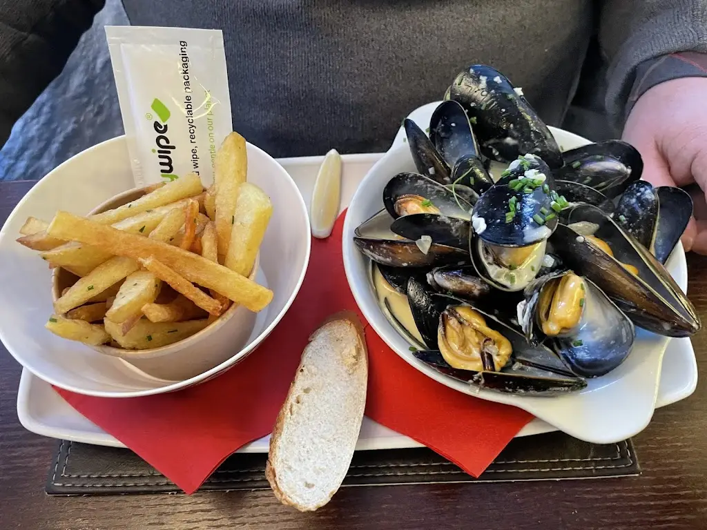 Carol Stevenson_The Courtyard_Cupar_review