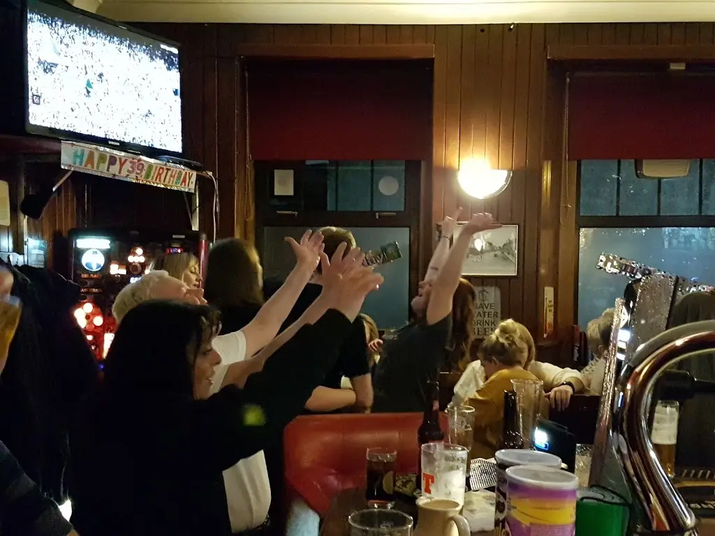 Lewis Fullard_The Red Hoose_Dennyloanhead_review