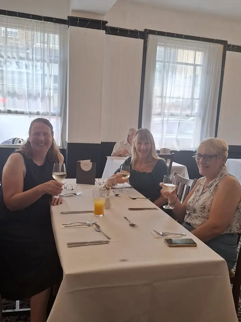 Mel Hasnip-Norton_The George_Alconbury_review