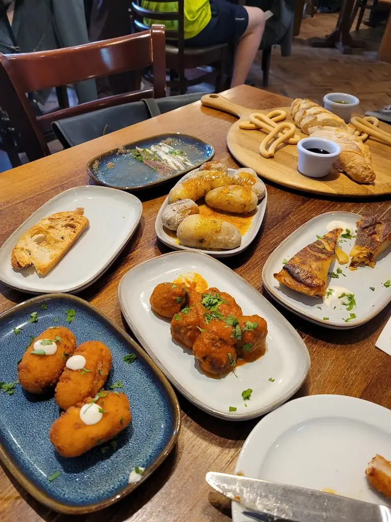 johnny law_The Square Bar & Kitchen_Crieff_review