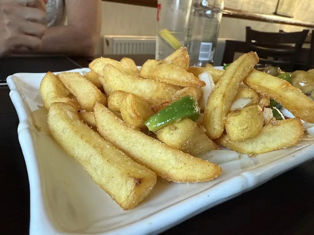 Jeremy Goodman_Rose Garden_Dalbeattie_review