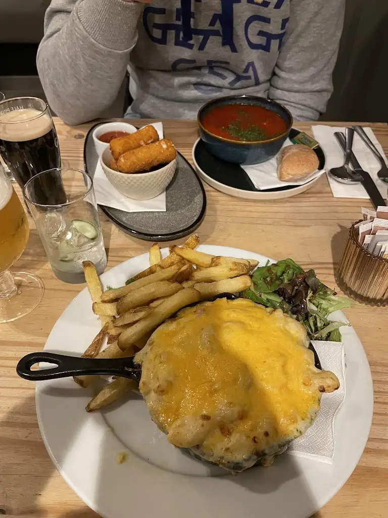 aurelio chamochin_The Riverside - Pub, Kitchen & Coffee House_Doune_review