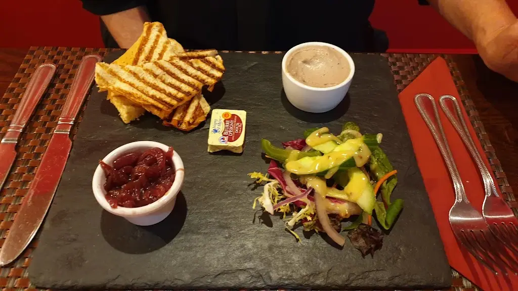 Diamond's Bar And Grill_Cowdenbeath_slider_image_2