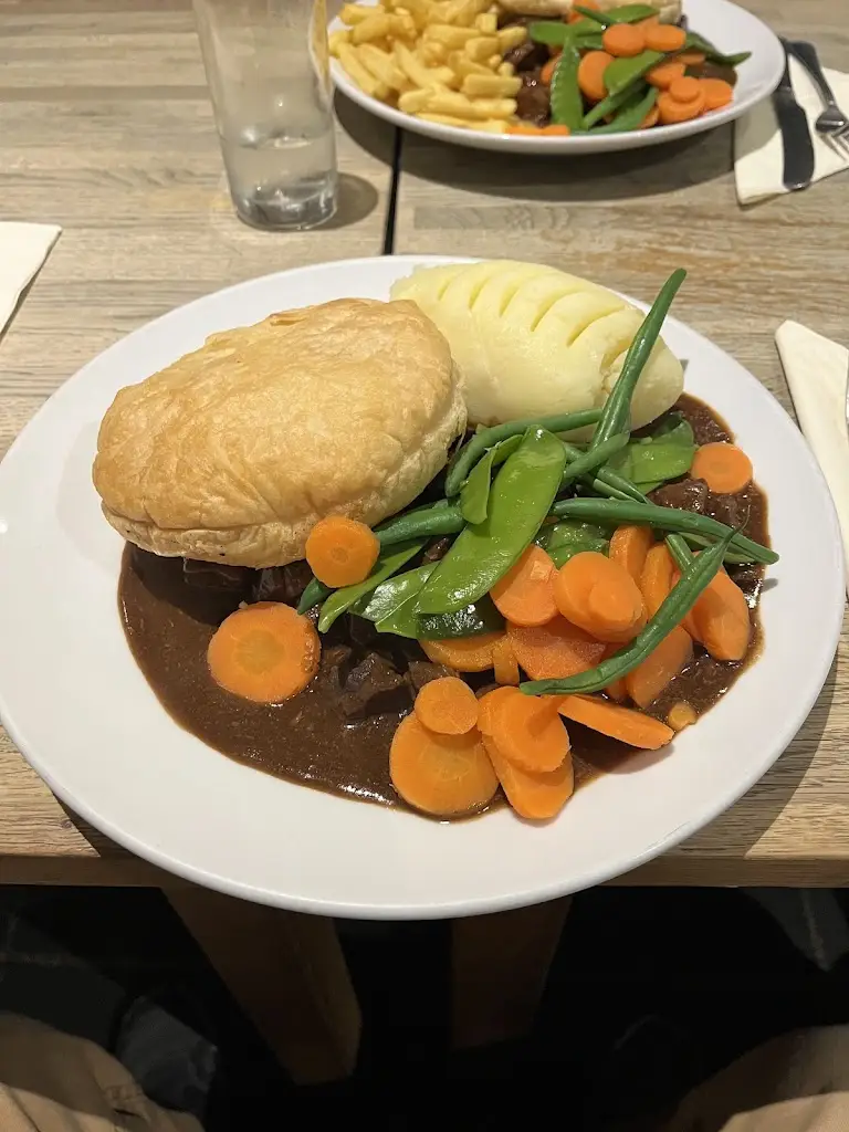 Brendan McNelly_The Glencairn Lounge_Dumbarton_review