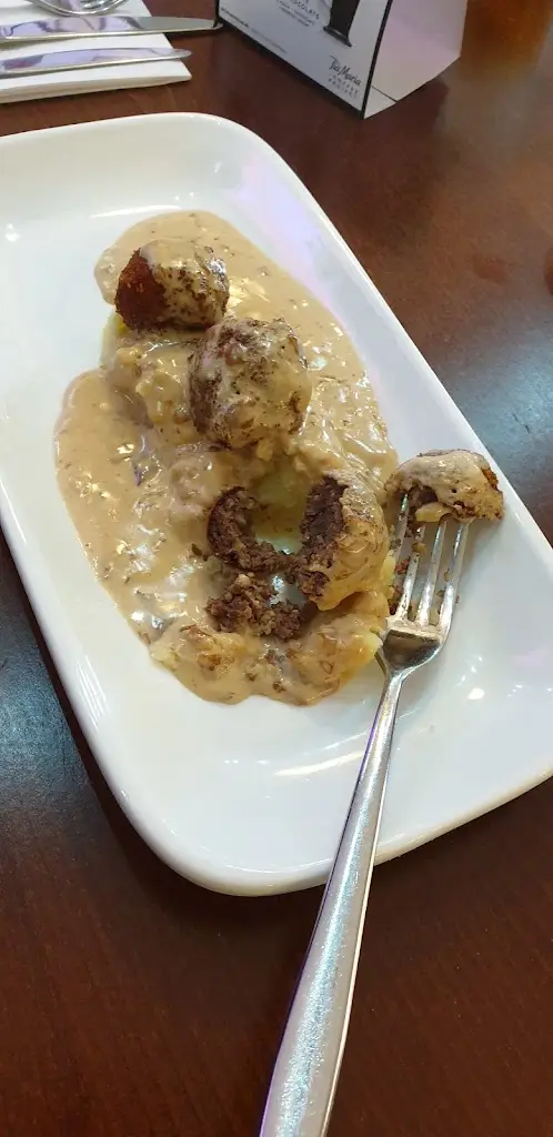 Ronnie Ilona hodes_Loudoun Hill Restaurant & Pizzeria_Darvel_review