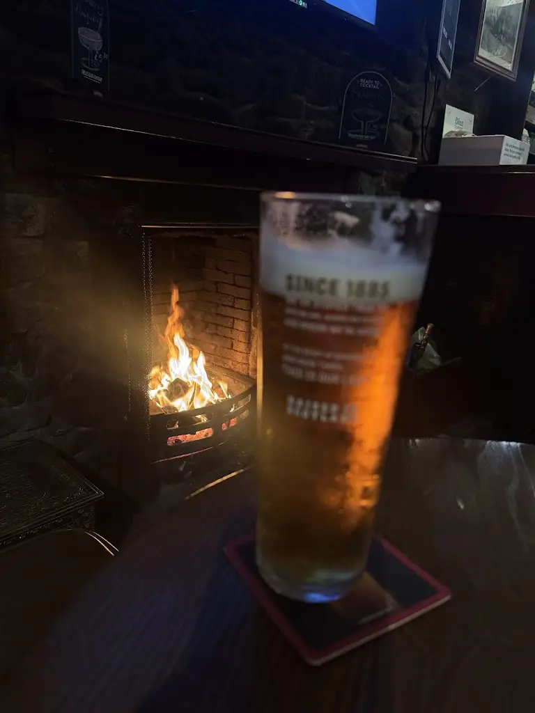 Darren John Calvert_The Wee Train_Darvel_reseña