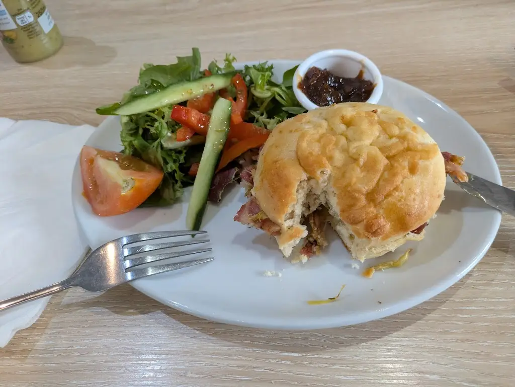 Lisa Day_Whispers Cafe and gift shop_Billingshurst_review