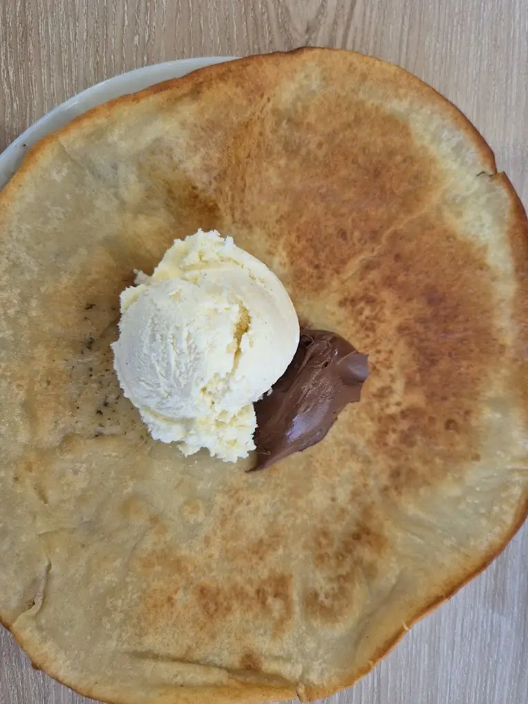 julian clarke_Whispers Cafe and gift shop_Billingshurst_review