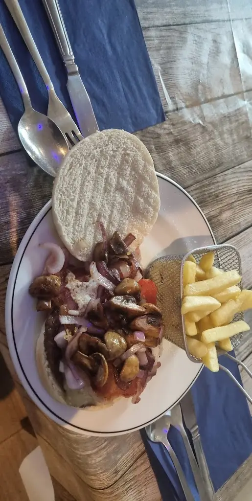 Jo Orr_Royal Café_Darvel_review