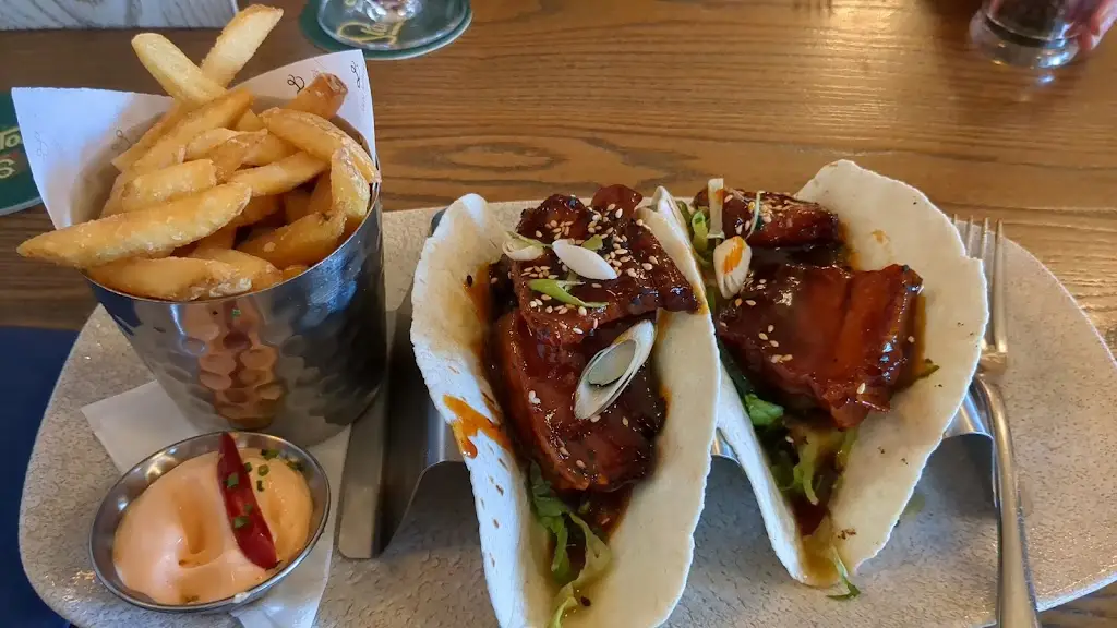 Elaine Campbell_Louie Brown's_Dalgety Bay_review