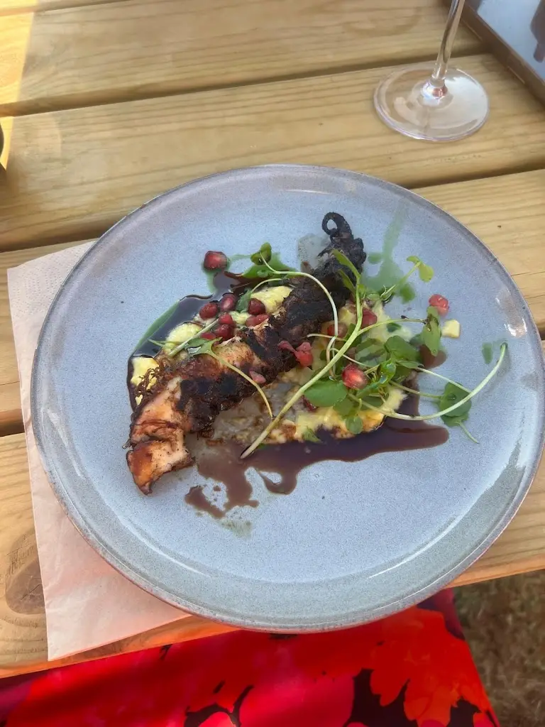 Max Macrae_The Three Crowns_Billingshurst_review