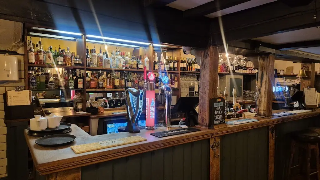 Phil Cole_The Three Crowns_Billingshurst_review