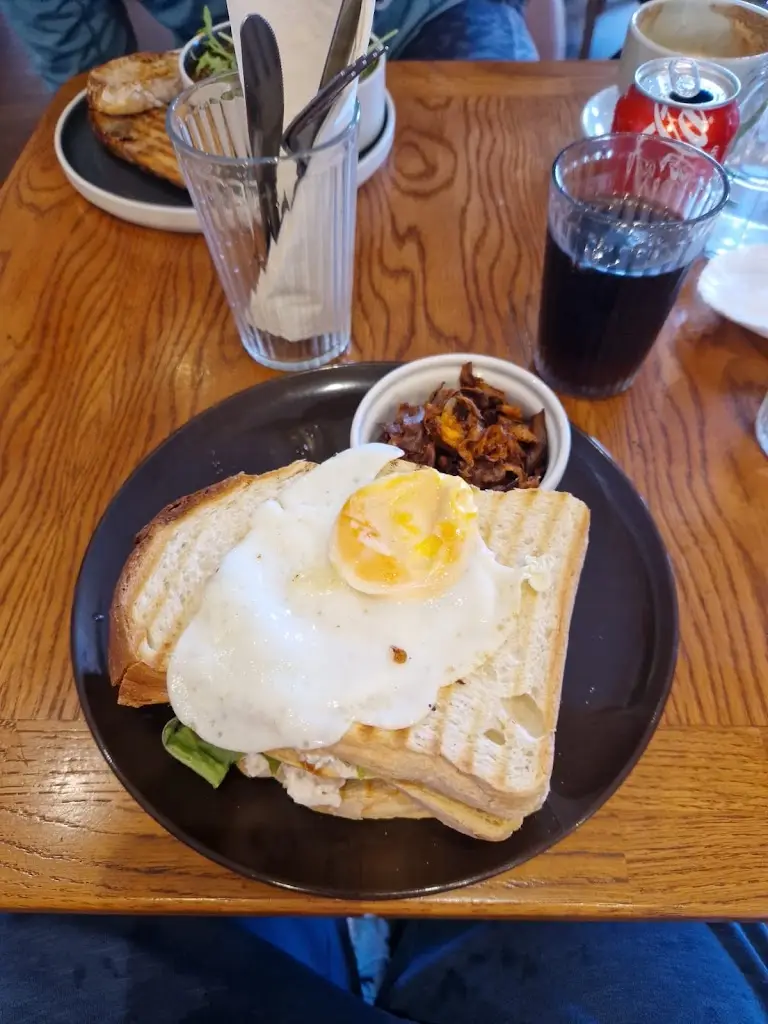 Ms Schmitt_Cafe Eighty2_Drumnadrochit_review