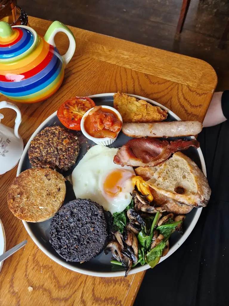 sparklyclarke_Cafe Eighty2_Drumnadrochit_review