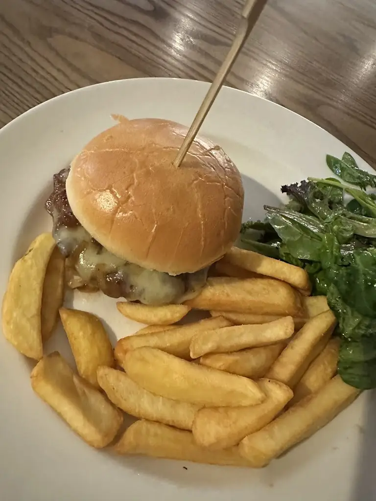 Manuela Michael_The Lewiston_Drumnadrochit_review