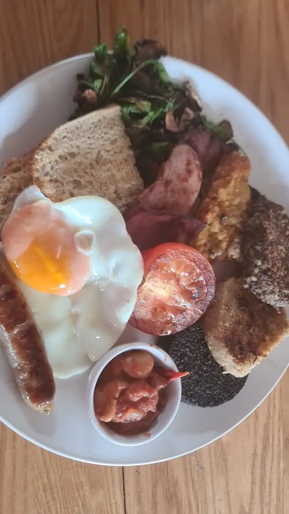 Lindsey Reece-Smith_cafe 82_Drumnadrochit_reseña