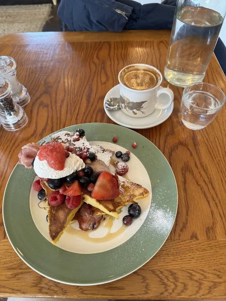 Lisbeth Stewart_cafe 82_Drumnadrochit_reseña