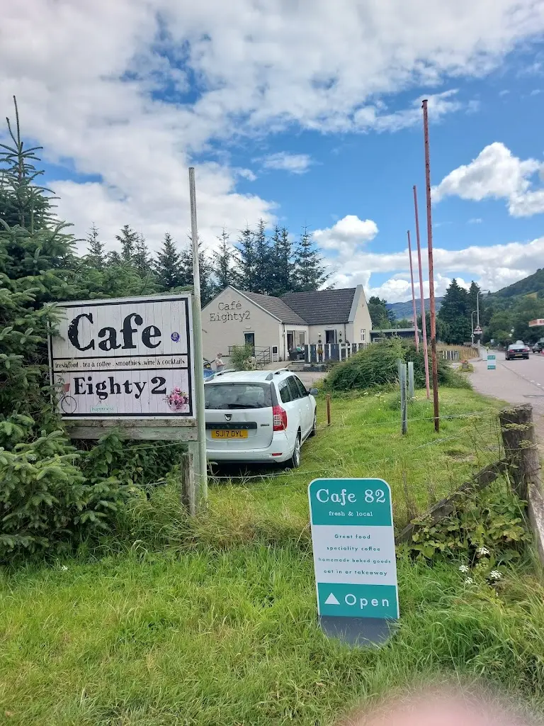 Helen Smeath_cafe 82_Drumnadrochit_reseña