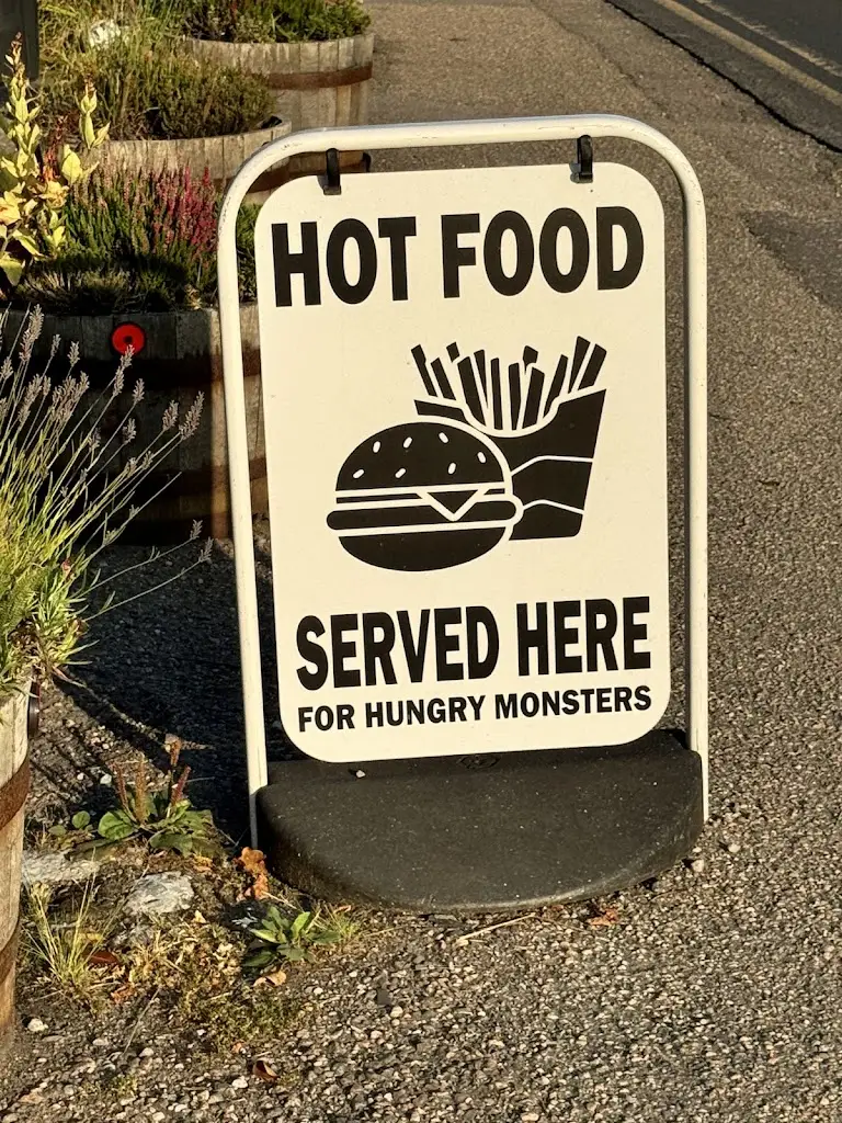 M H_Loch Ness Food stop_Drumnadrochit_review