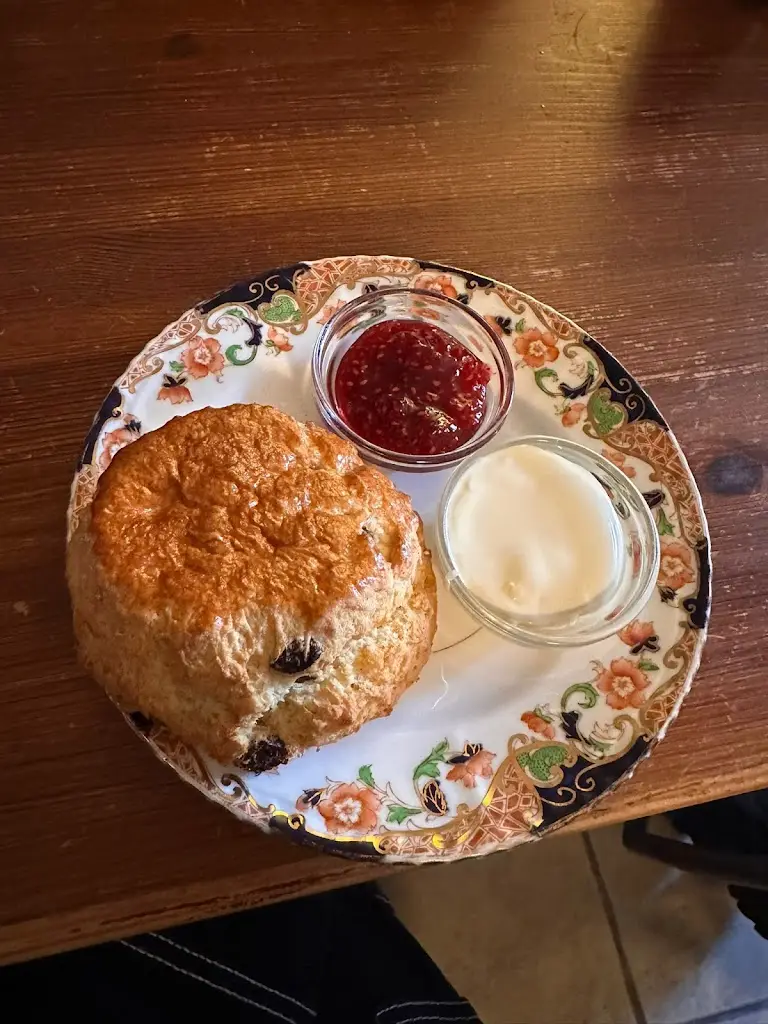 Lindsay Entwistle_Maxwell's_Duns_review