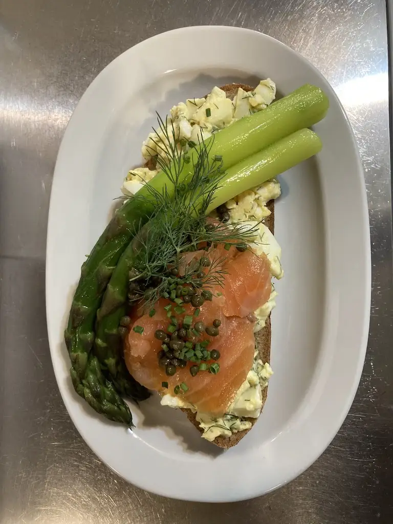 Maxwell's_Duns_slider_image_2