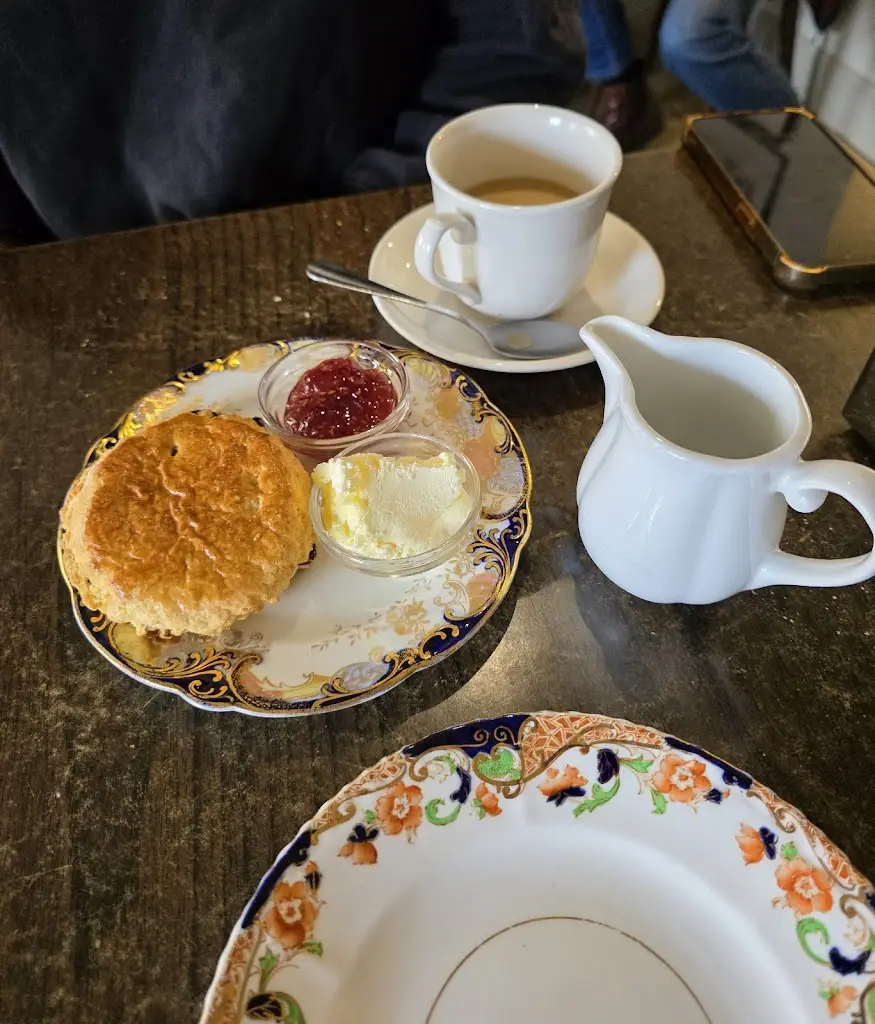 Maxwell's_Duns_slider_image_3