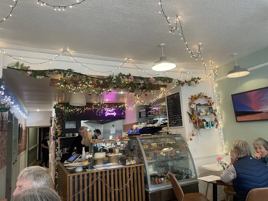 Cameron Murphy_Dragonfly Cafe_Earlston_review