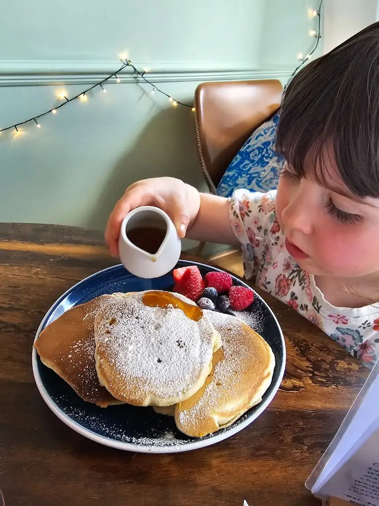 Gemma Twinning_Dragonfly Cafe_Earlston_review