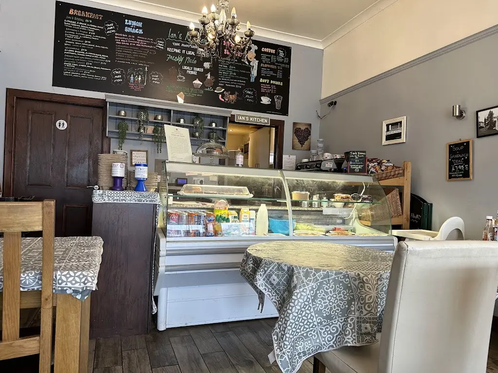 Ian's Kitchen_Eaglesham_slider_image_1