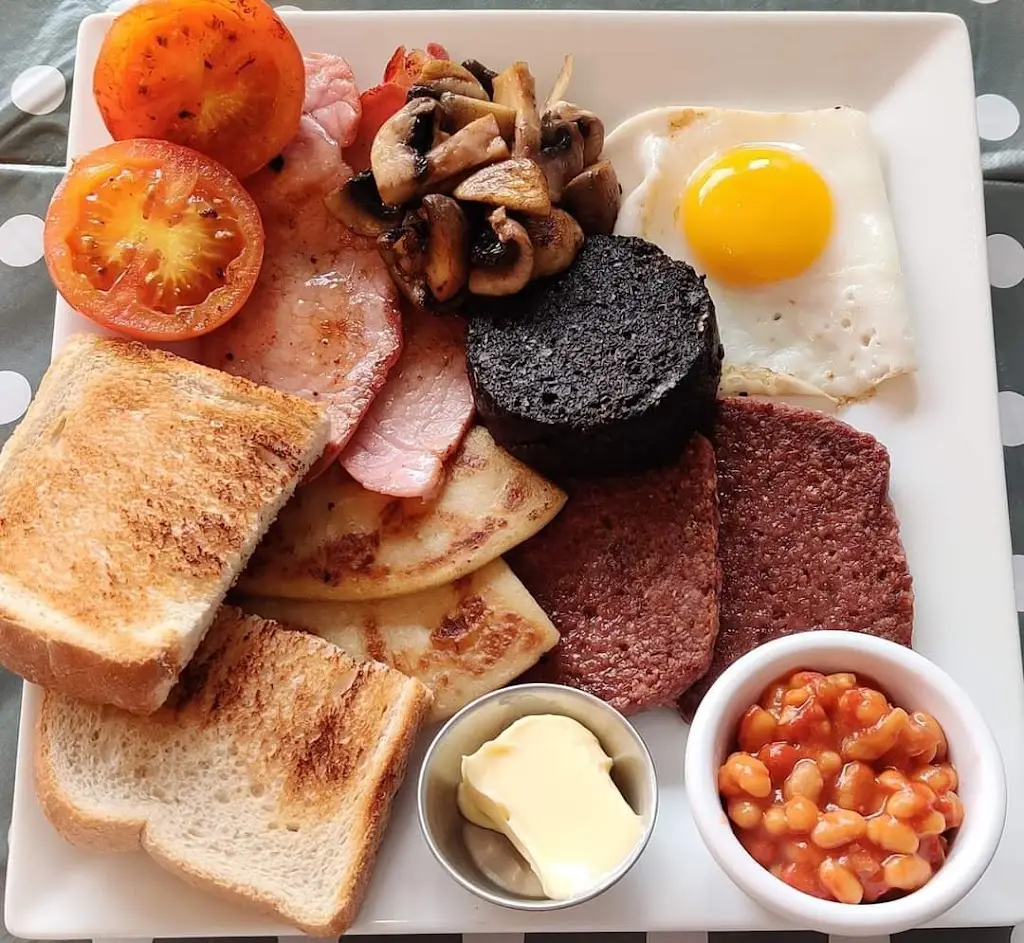 Ian's Kitchen_Eaglesham_slider_image_3