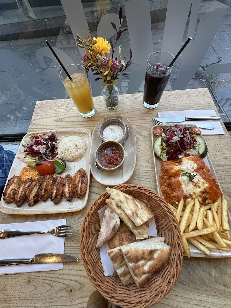 Kinza Fatimah_Milas_Dundee_recensione