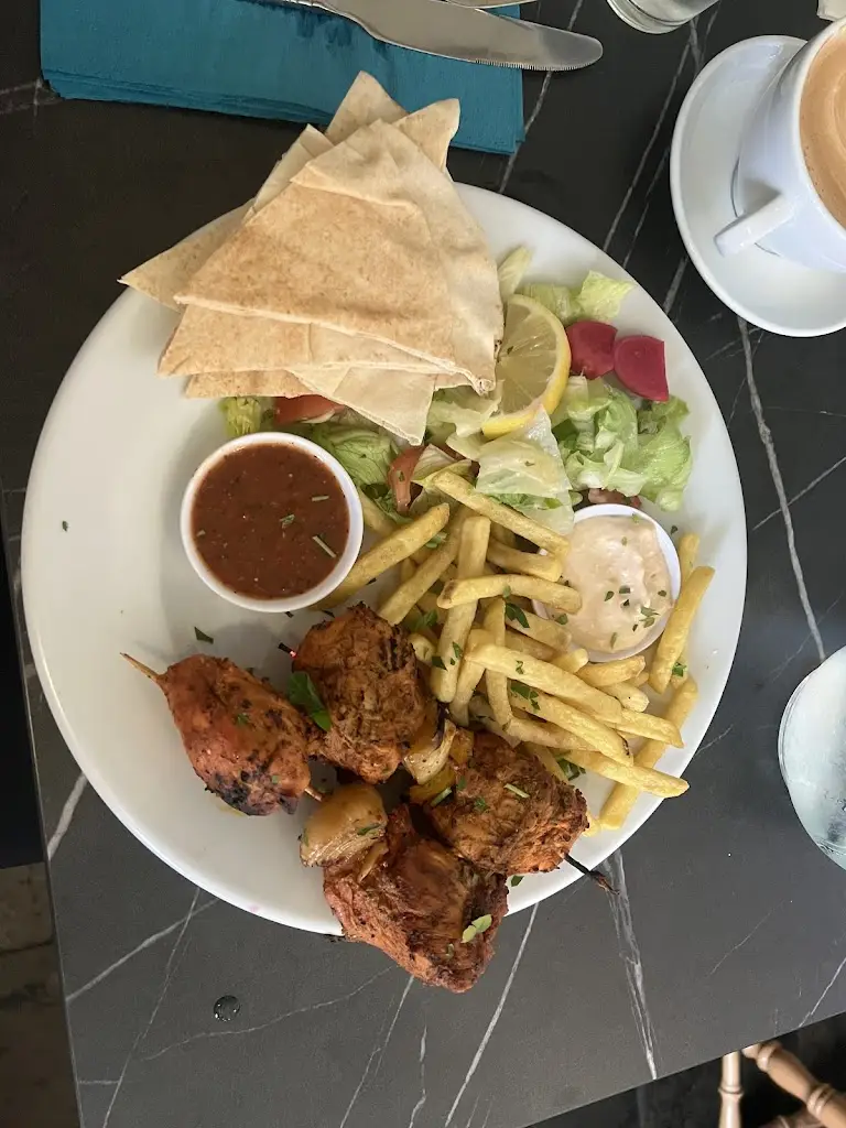 Amanda Moura_Tahini_Dundee_reseña