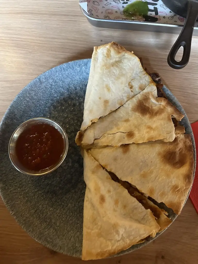 Mollyy A_Más_Dundee_review