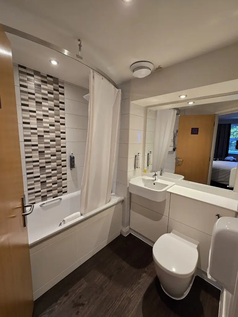 Calvin Gittens_Premier Inn Glenrothes hotel_East Wemyss_review