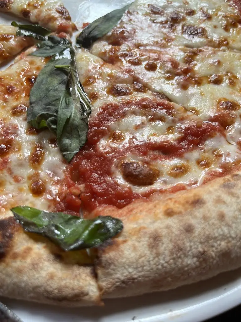 Omar Veledar_Hector's Artisan Pizzeria_Dunbar_review