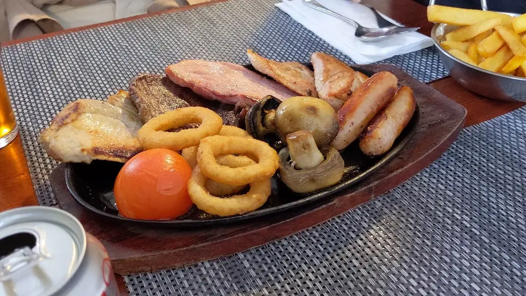 The Black Agnes Gastropub_Dunbar_slider_image_2