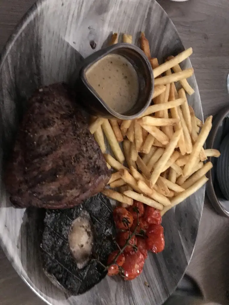 Eleonora Ambus_1902 Bar & Grill_Dunbar_review