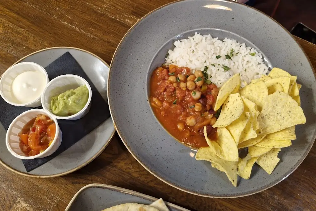 IAIN HAY_The Brig & Barrel_Dunbar_review