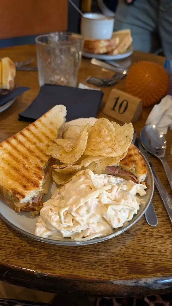 Elaine Nixon_The Bear & Bull_Dunbar_review