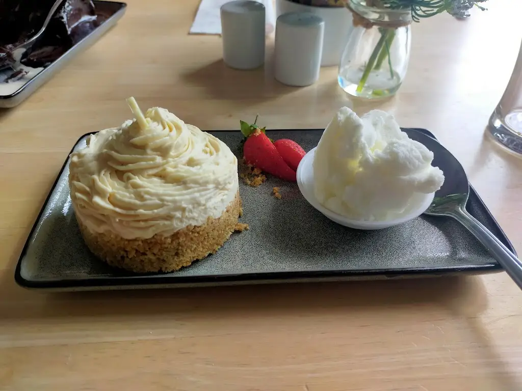 andy turpie_Winterfield Bunker Bar_Dunbar_review