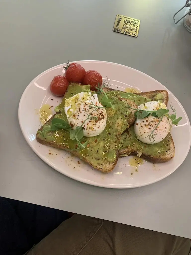 Ellie Ratter_Bocco - Aberdeen Airport_Dyce_recensione