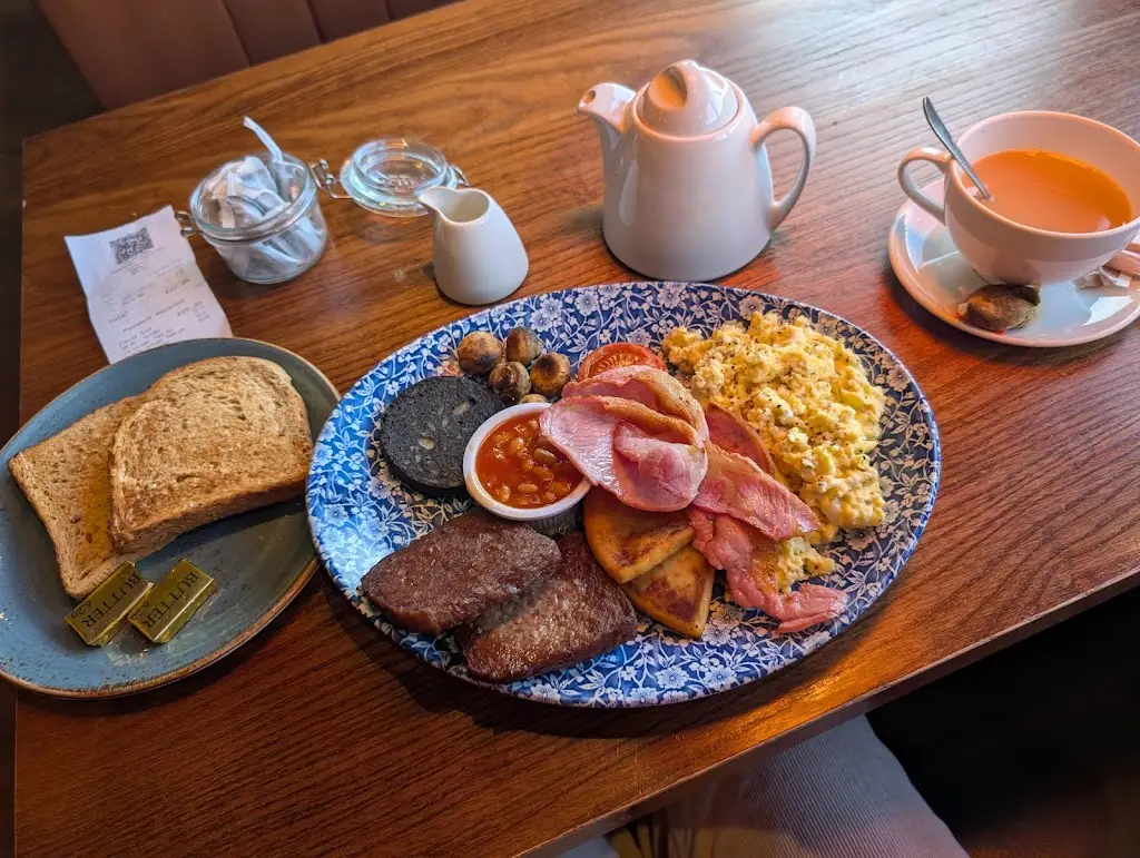 Toria Pearson_The Granite City - Aberdeen Airport_Dyce_review