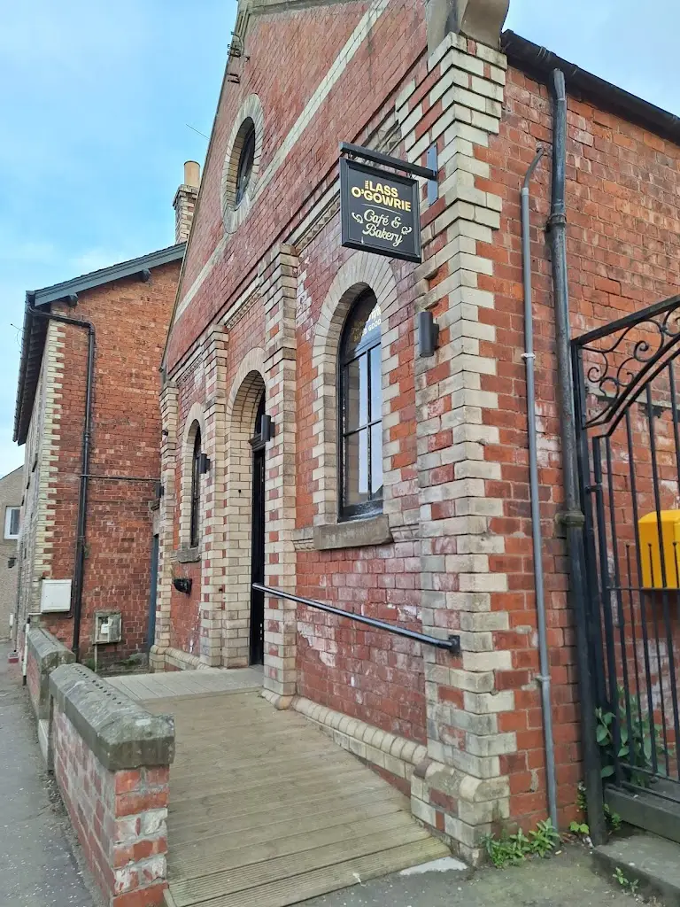 E M_The Lass O'Gowrie Scotland_Errol_review