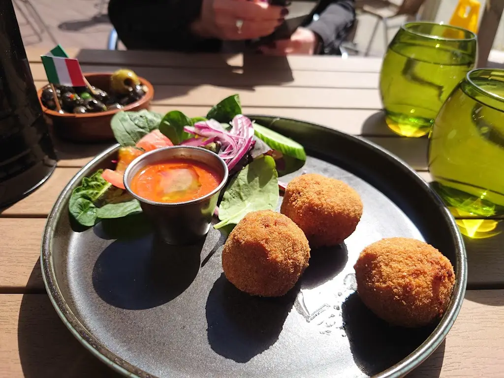 Nonna Ginas_East Renfrewshire_slider_image_3