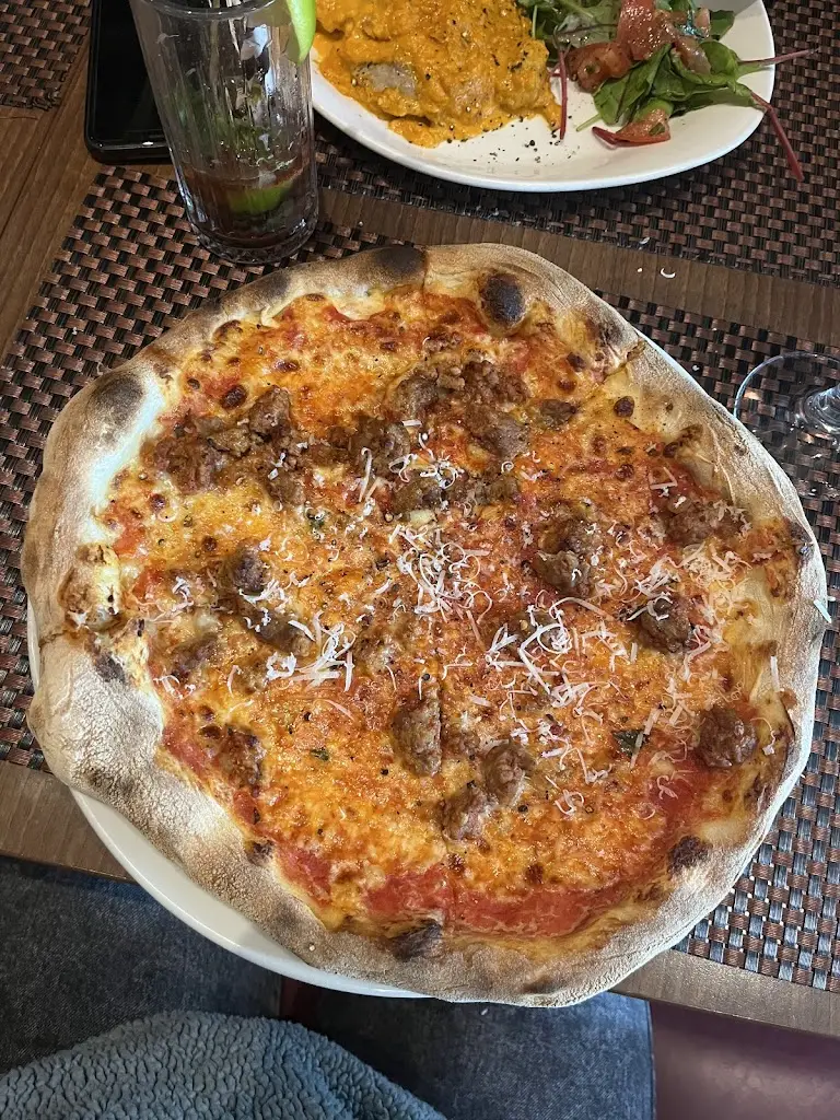 Lou Glasgals_La Vita Piccolino e Vino_East Renfrewshire_review