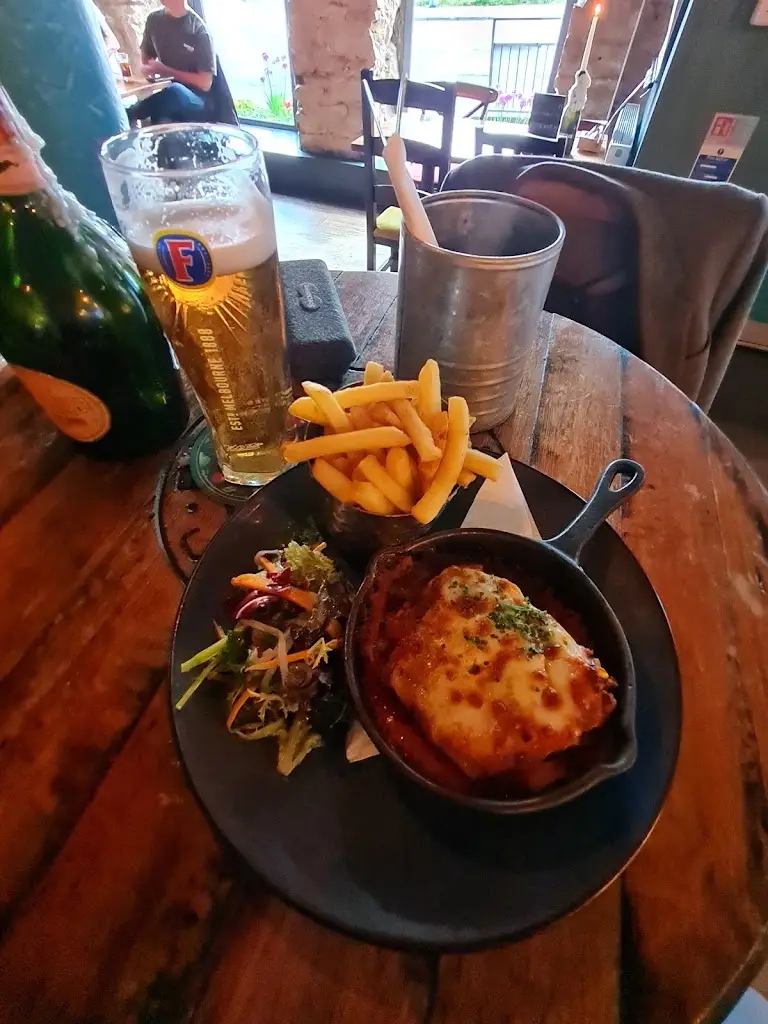 J M_The Cartvale_East Renfrewshire_review