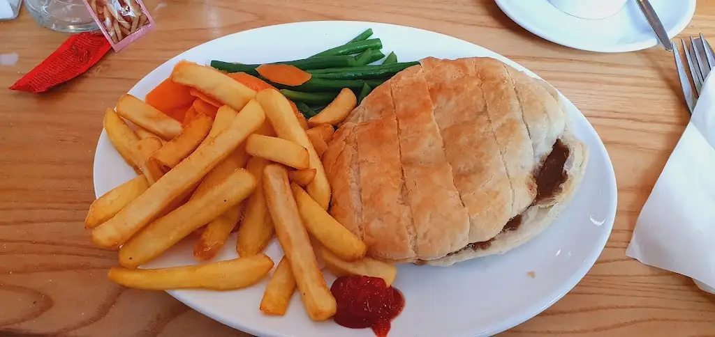 Christina Sanchez de Beggs_The Village Inn_Fairlie_review