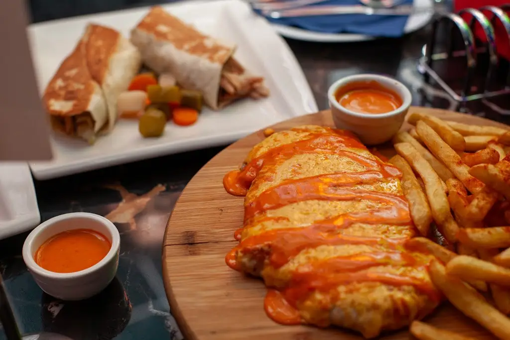 Wow Lounge & Restaurant_Duntocher_slider_image_3