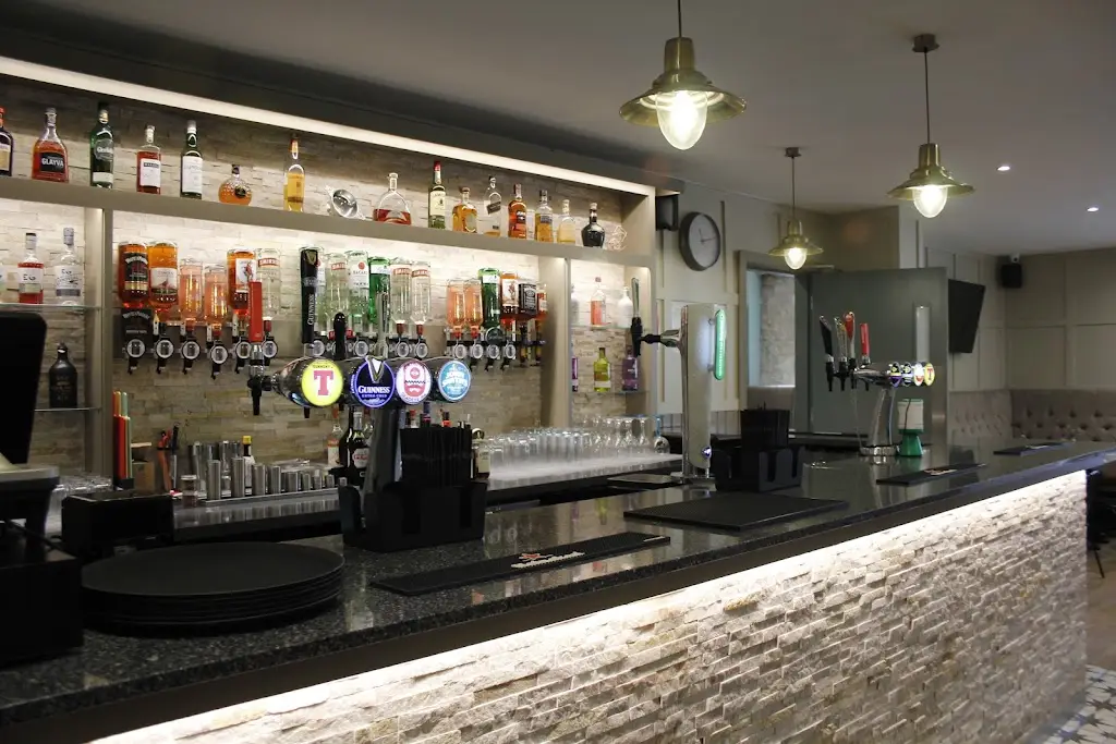 Duntiglennan Bar restaurant in Duntocher